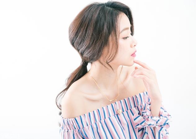 长发低马尾怎么扎好看 长发低马尾扎法图