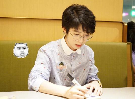嗨氏宣布复播，却是选择了快手APP，网友：不敢去平台直播了？