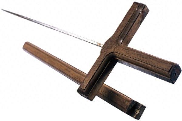 犯人自制的防身武器，为了活命还真是脑洞大开，连巧克力都能防身