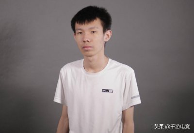 ​张嘉文连陪玩兵线都抢？嫌妹子键盘声音大，直接二塔断兵线