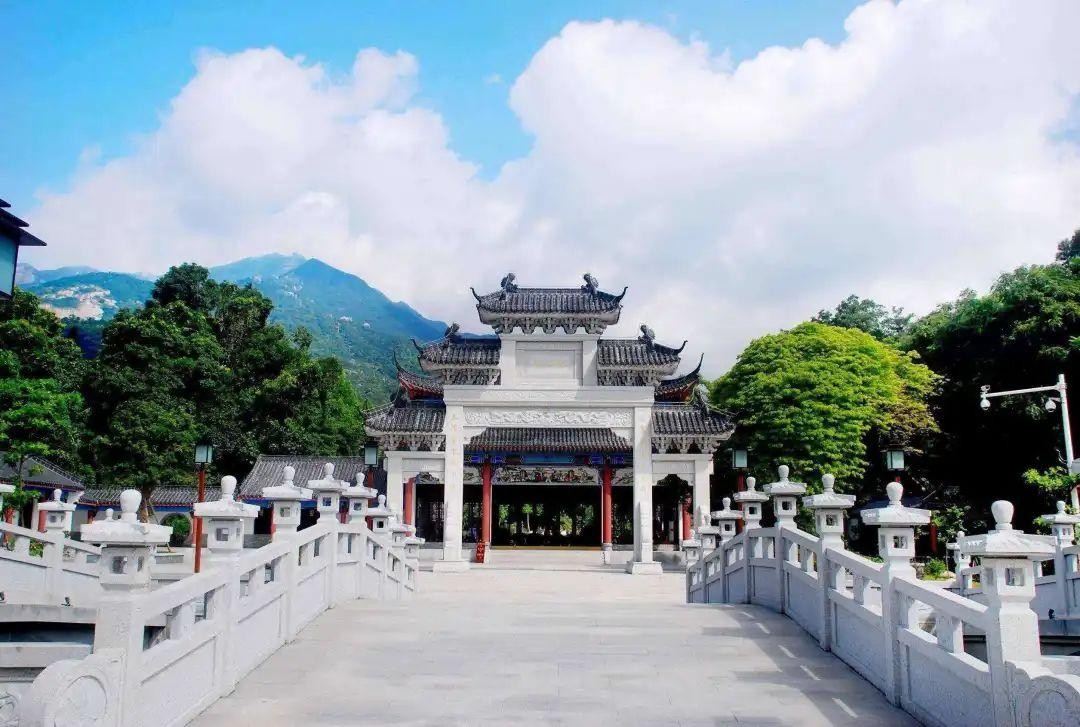 夏天最适合旅游的地方（12个夏天最值得去的地方推荐）-