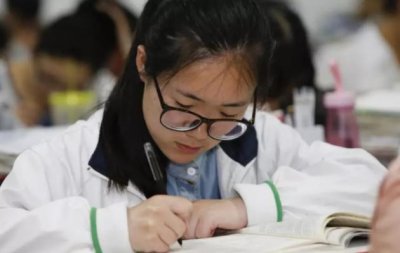 ​当年高考749分，离满分仅差一分的“高考状元”，如今怎样了？