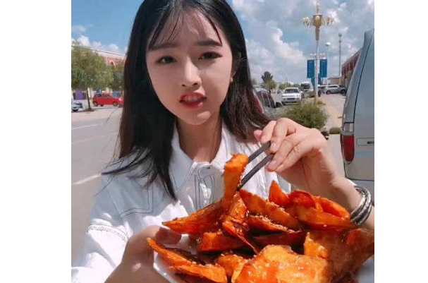 次惑小仙女怎么了 次惑小仙女直播控诉父母逼婚