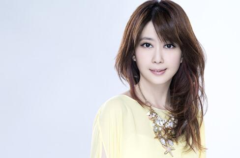 静悄悄的玫瑰羞答答的开是什么歌