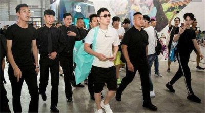 ​为什么都把王思聪叫校长 他敢借点名道姓的叫板明星