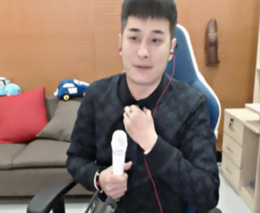 ​MC大灵在YY直播时被MC九局打是怎么回事  九局只是过去提醒一下大灵