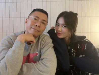  宋慧乔与友人合照:头发挽起好惬意,被曝即将进组拍新戏