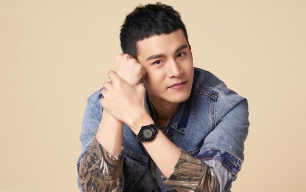 经超老婆比他大多少岁