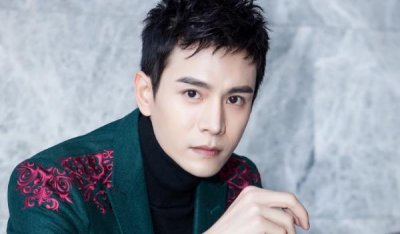 经超老婆比他大多少岁