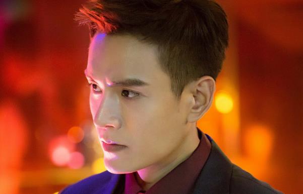 经超老婆比他大多少岁