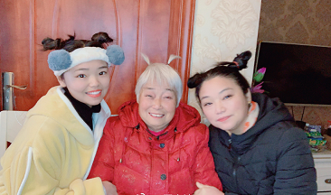 聂大婷的抖音视频怎么火了 与母亲外婆的搞怪日常很欢乐