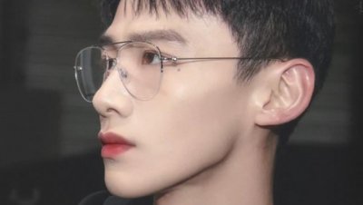 ​白敬亭近视多少度?白敬亭近视度数不低