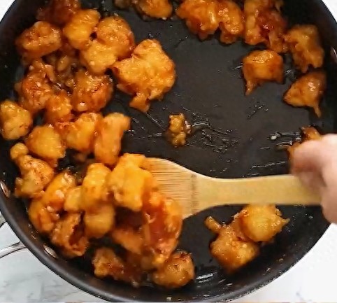 手残也能做蜜汁芝麻鸡块，只要1种酱，孩子不爱吃鸡肉都吃掉半盆
