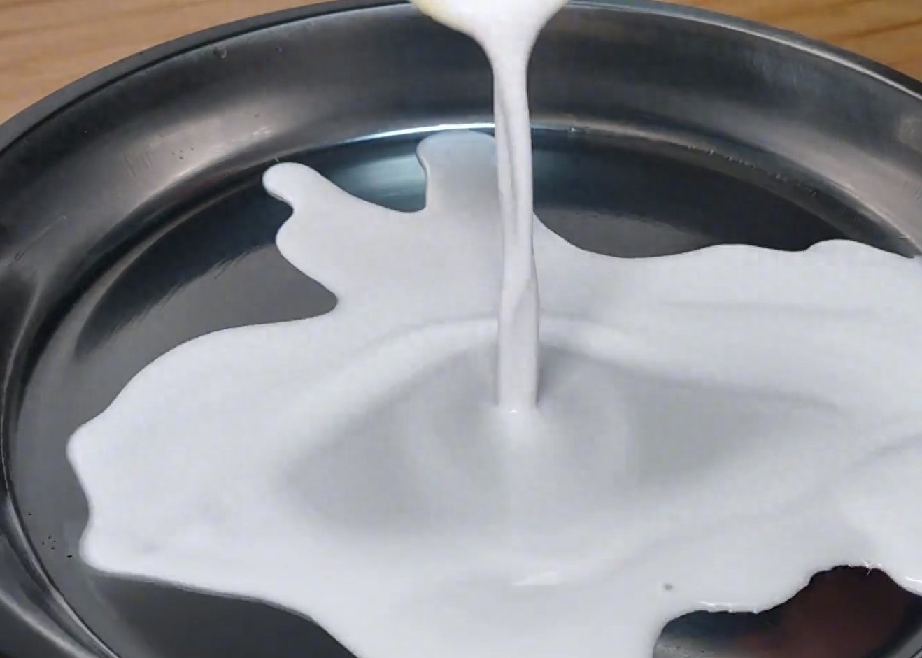 最近凉皮火了，教你最详细凉皮配方，筋道柔软还透亮，超好吃