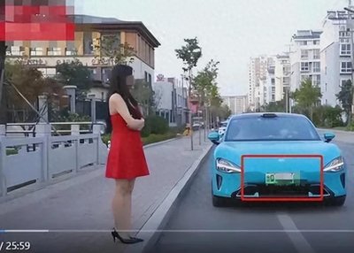 ​小米SU7不雅事件：女主照片曝光，车内痕迹明显，车主洗车六次！