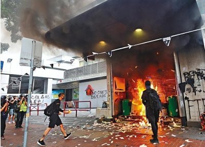 ​喜忧参半！香港重审放生的乱港分子，可惜经手“黄尸法官”已逃生