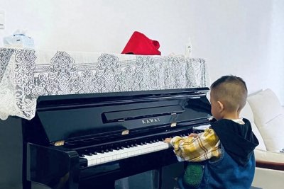 ​给孩子买钢琴，现场挑选时要注意哪些点