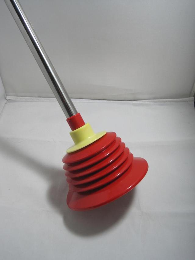 坐便堵了怎么办(分享疏通马桶的3个方法)