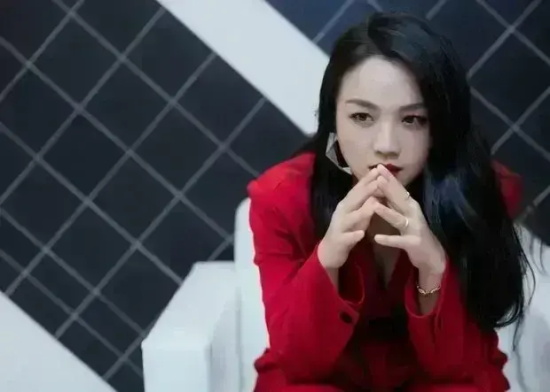 汤唯：气场全开酷飒变身女强人写真合集