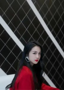 汤唯:气场全开酷飒变身女强人写真合集