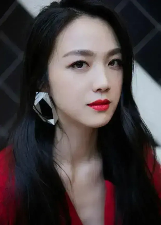 汤唯：气场全开酷飒变身女强人写真合集