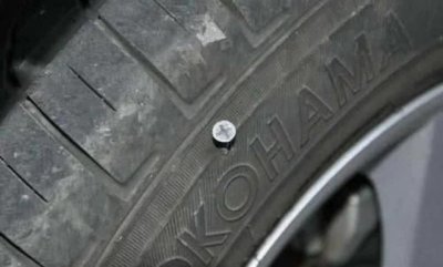 ​不接触小车磁铁也能让小车动起来（磁铁吸附大法避免）