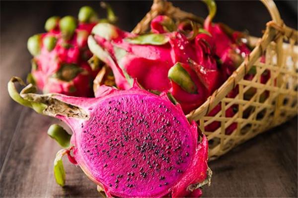 草莓可以和火龙果一起吃吗 草莓和火龙果一起吃好处 草莓可以和火龙果一起吃吗 草莓和火龙果一起吃好处