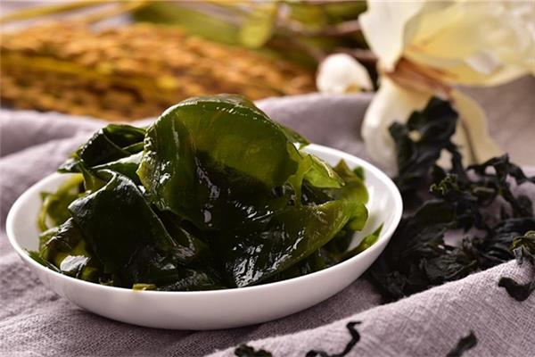 海带上面好多小泡一样的东西可以吃吗 海带有洞眼能吃吗 海带上面好多小泡一样的东西可以吃吗 海带有洞眼能吃吗