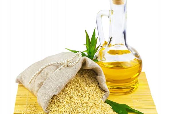 花生油生榨好还是熟榨好 花生油有沉淀物还能吃吗 花生油生榨好还是熟榨好 花生油有沉淀物还能吃吗