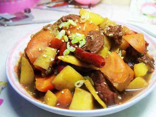 土豆烧牛肉怎么做好吃 土豆烧牛肉的做法 土豆烧牛肉怎么做好吃 土豆烧牛肉的做法