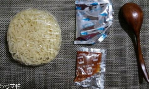 阿宽重庆小面食用方法 和方便面一样吃 阿宽重庆小面食用方法 和方便面一样吃