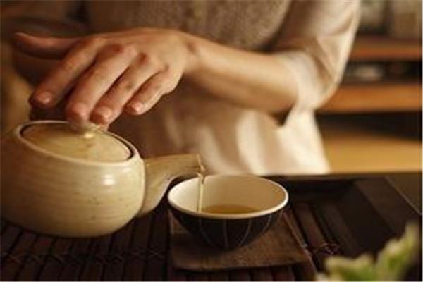 夏天喝茶能减肥吗 夏天喝茶能瘦身吗 夏天喝茶能减肥吗 夏天喝茶能瘦身吗