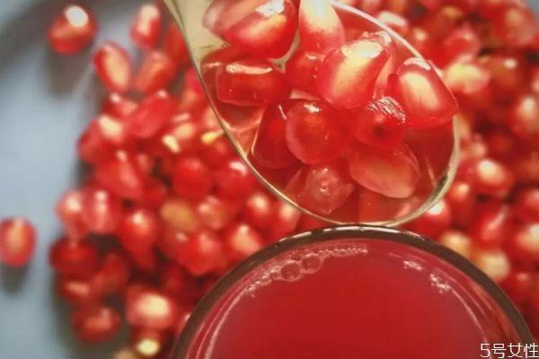 石榴汁有什么功效 喝石榴汁有什么作用 石榴汁有什么功效 喝石榴汁有什么作用