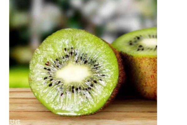 吃猕猴桃要注意什么呢 什么人群不能吃猕猴桃呢 吃猕猴桃要注意什么呢 什么人群不能吃猕猴桃呢