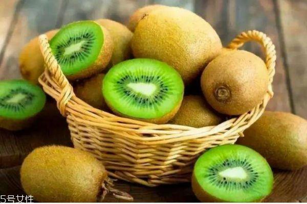 吃猕猴桃要注意什么呢 什么人群不能吃猕猴桃呢 吃猕猴桃要注意什么呢 什么人群不能吃猕猴桃呢