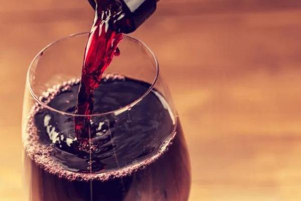 桑葚酒一次喝多少为宜 桑葚酒会醉吗 桑葚酒一次喝多少为宜 桑葚酒会醉吗