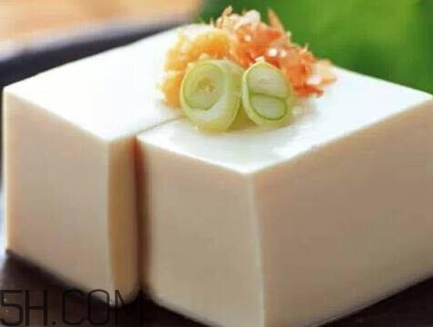 一块豆腐怎么切成八块 一块豆腐只能切两下怎么变八块 一块豆腐怎么切成八块 一块豆腐只能切两下怎么变八块