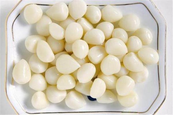 生吃大蒜伤胃吗 胃不好的人不建议生吃大蒜 生吃大蒜伤胃吗 胃不好的人不建议生吃大蒜