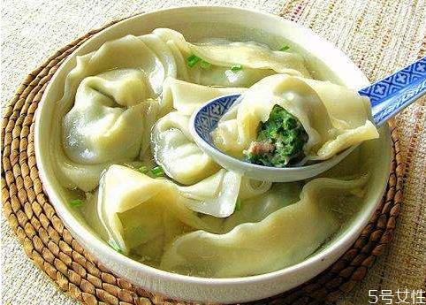 馄饨热水煮还是冷水煮 馄饨怎么煮皮不容易破 馄饨热水煮还是冷水煮 馄饨怎么煮皮不容易破