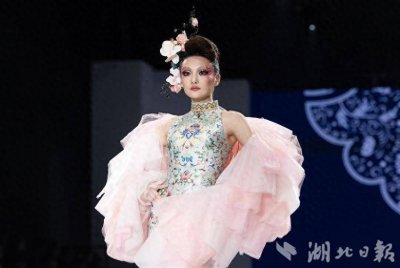 ​秀场直击丨毛戈平彩妆大秀精彩上演