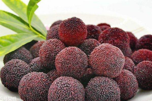 杨梅怎么把虫子泡出来 杨梅有虫还能吃吗 杨梅怎么把虫子泡出来 杨梅有虫还能吃吗