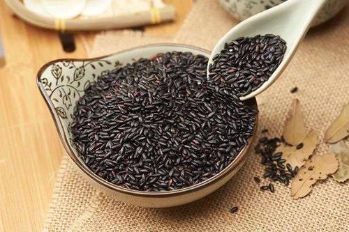 生芝麻和熟芝麻的区别 吃生芝麻好还是熟芝麻好 生芝麻和熟芝麻的区别 吃生芝麻好还是熟芝麻好