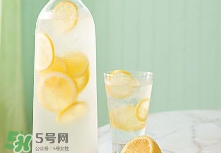 热柠檬水可以治感冒吗?热柠檬水能治感冒吗? 热柠檬水可以治感冒吗?热柠檬水能治感冒吗?