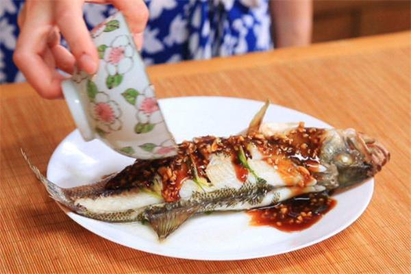 鲈鱼什么人不能吃 鲈鱼什么人不适合吃 鲈鱼什么人不能吃 鲈鱼什么人不适合吃