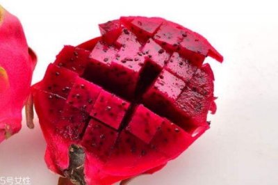 火龙果对便秘有帮助吗 有一定的帮助