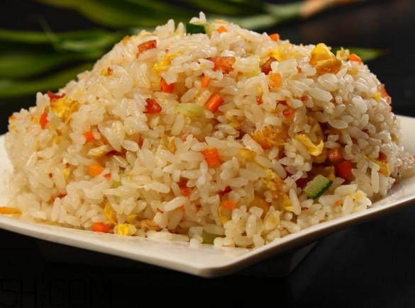 做蛋炒饭用什么米饭好?一碗蛋炒饭该放多少油 做蛋炒饭用什么米饭好?一碗蛋炒饭该放多少油