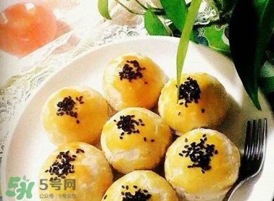 蛋黄酥用什么面粉?蛋黄酥能用低筋面粉吗?