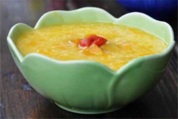 香蕉小米粥的做法 营养价值很高 香蕉小米粥的做法 营养价值很高