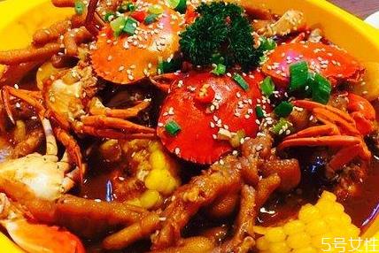 肉蟹煲怎么吃 肉蟹煲怎么做好吃 肉蟹煲怎么吃 肉蟹煲怎么做好吃