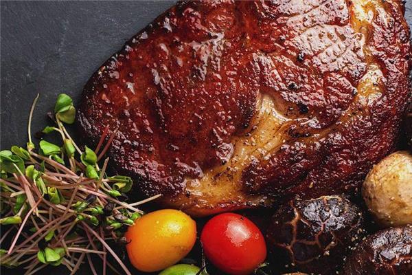 肉眼牛排煎多久能熟 看不同熟度 肉眼牛排煎多久能熟 看不同熟度